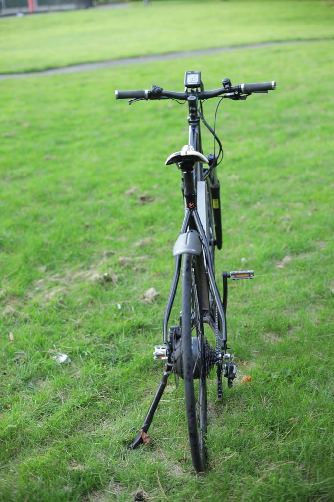 Carrera Crossfire E Electric Hybrid Bike 700C Shimano Altus SR Suntour HESC + Extras