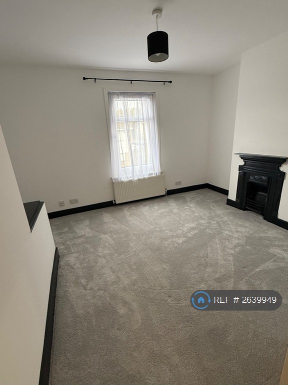 3 bedroom house in Dewhurst Road, Cheshunt, EN8 (3 bed) (#2639949)