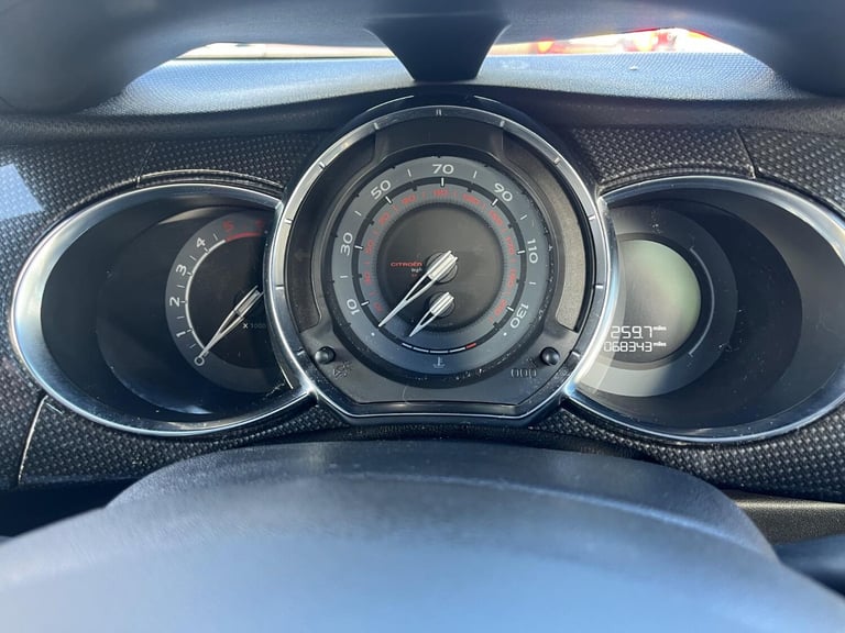 CITROEN DS3 1.6 e-HDi Airdream DSport Plus in Blanc Banquise White 2013