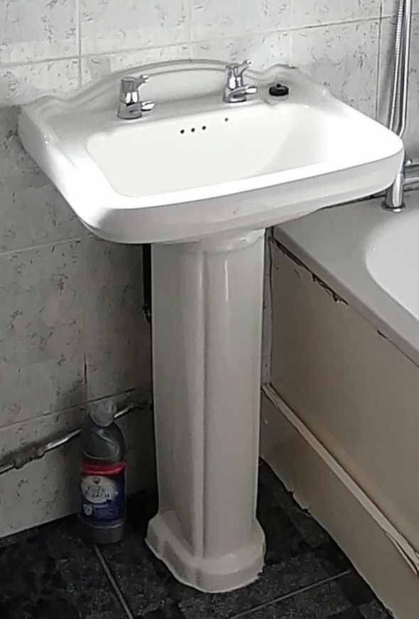 image for Bathroom sink with taps. Very good condition.
