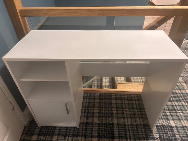 White desk 