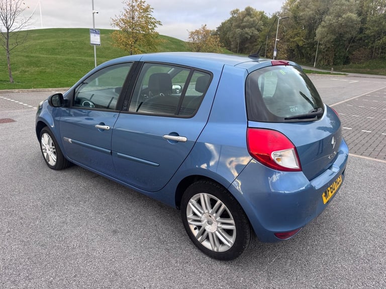 2011 Renault Clio 1.6 VVT Initiale TomTom Auto Euro 5 5dr HATCHBACK Petrol Automatic