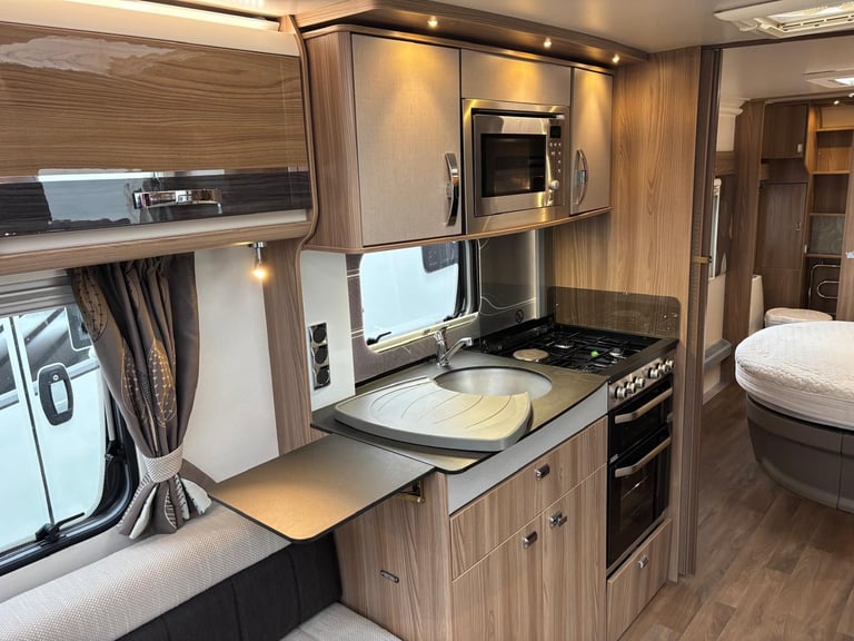 2016 SWIFT CONQUEROR 645, ISLAND BED, TALL FRIDGE, ALDE, SOLAR