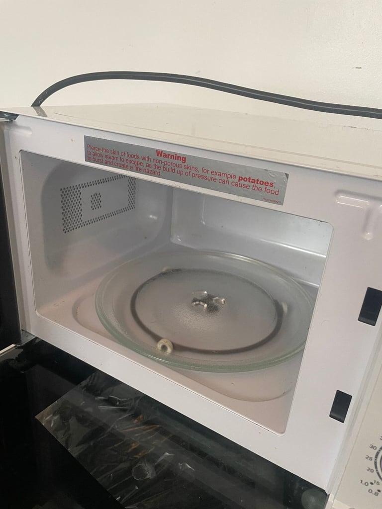 MICROWAVE WHITE ,FULLY WORKING ,EXCELLENT CONDION