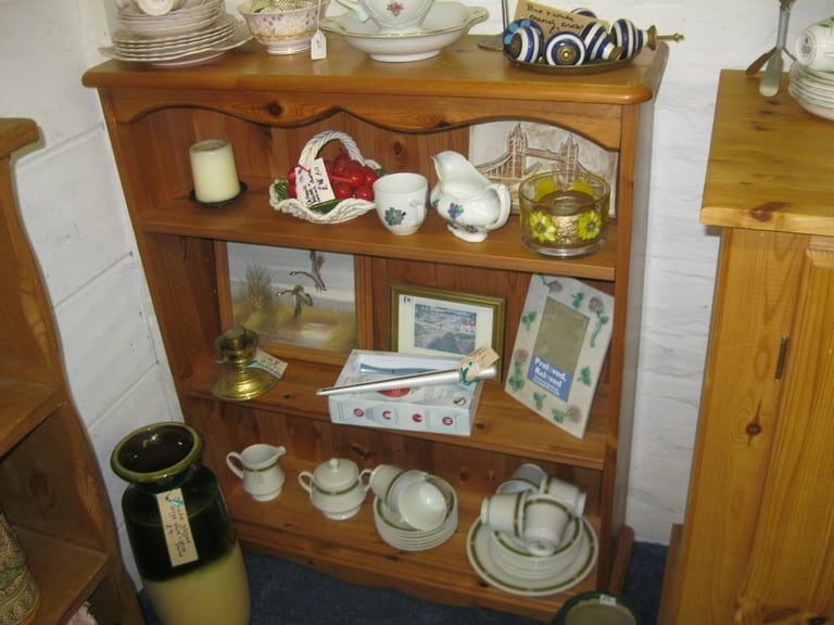 image for SOLID PINE MODERN DISPLAY SHELVING - BOOKCASE. GOOD ORDER. DELIVERY AVAILABLE