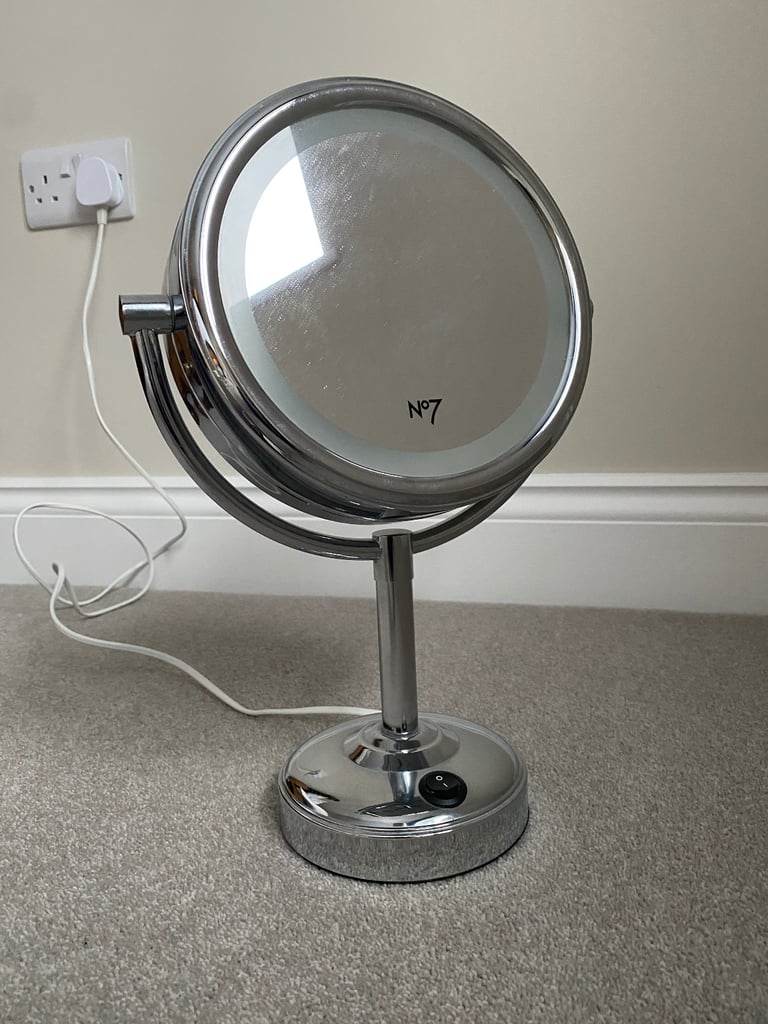Boots No 7 magnifying makeup/hair mirror 