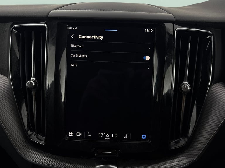 2022 Volvo XC60 2.0 B4 MHEV Plus SUV 5dr Diesel Hybrid Auto AWD Euro 6 (s/s) (197 ps) - CAR Suv H...