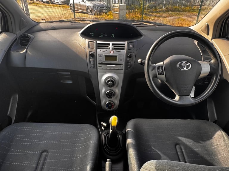  Toyota Yaris 1.3 VVT-i Zinc Hatchback 5dr Petrol Manual (141 g/km, 85 bhp) Petrol Manual