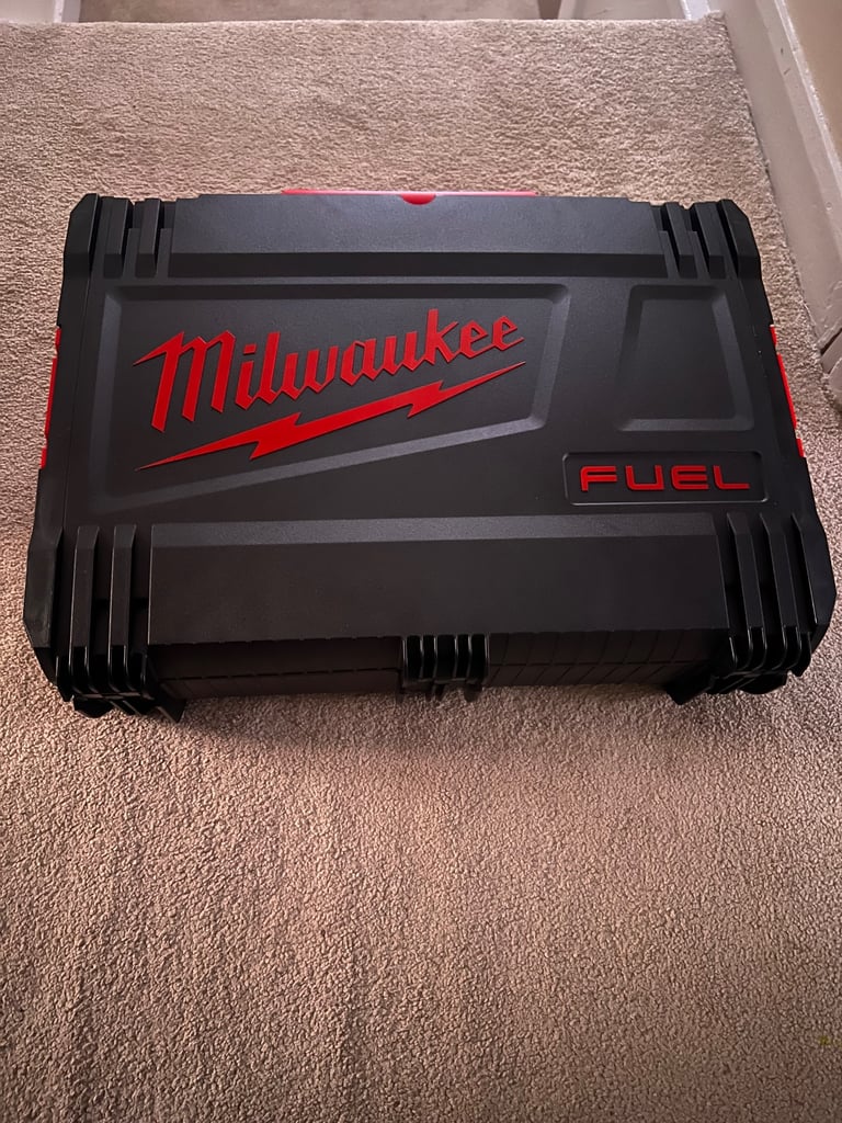 Milwaukee M18 FMTIW2F12-502X 18V FUEL 1/2” Mid-Torque Impact Wrench Kit (2x 5.0Ah Batteries)