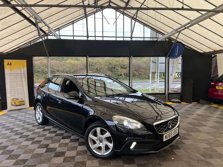 image for 2015 Volvo V40 2.0 V40 Cross Country Luxury D2 5dr Hatchback Diesel Manual
