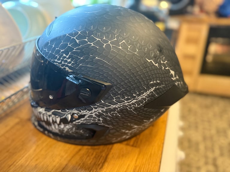Ruroc ATLAS 4.0 CARBON Jormungandr Helmet – ECE 22.06 Certified + Shockwave Ready – Hardly Worn
