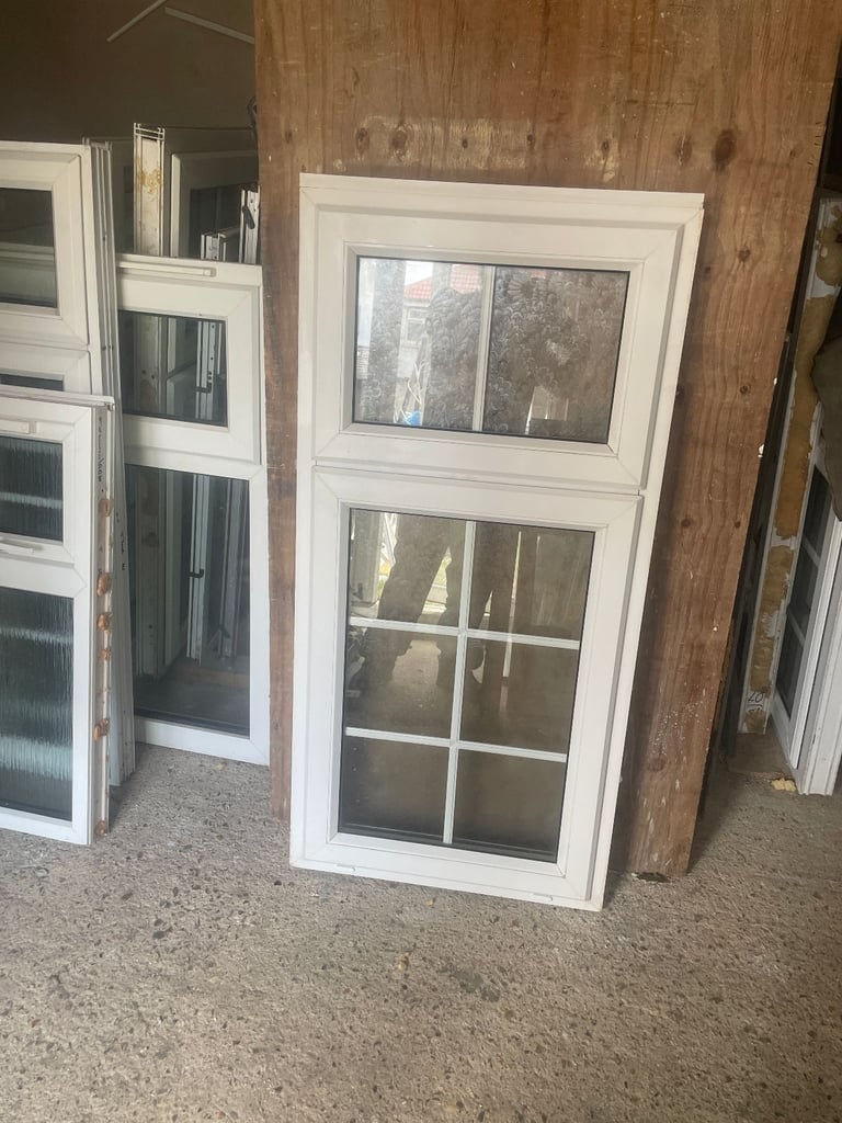 H 131/133 x W 64 cm -  BEAUTIFUL GEORGIAN UPVC DOUBLE GLAZED WINDOW - OBSCURE GLASS (REF: SJ445)