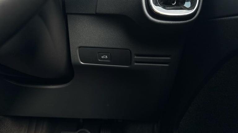 2025 Volvo XC40 Ultra, B4 Mild hybrid, Petrol, Dark Estate Petrol Automatic