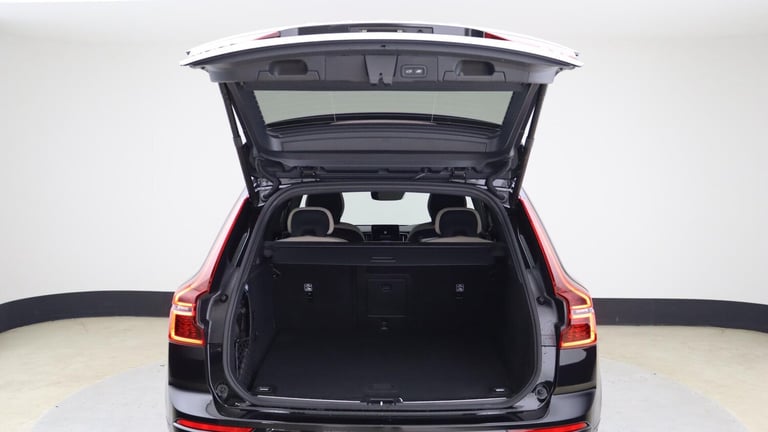 Volvo XC60 T6 AWD PHEV Plus Dark (360 Camera, Harman/Kardon, Adaptive Cruise) Petrol/Electric Hy...