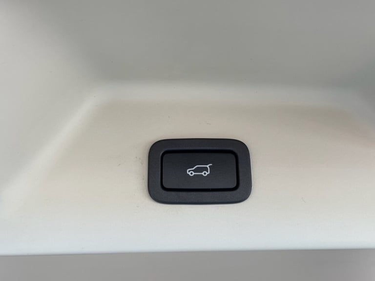 2019 Land Rover Range Rover 3.0 SD V6 Vogue black pack SUV 5dr Diesel Auto 4WD 275 bhp ESTATE Die...