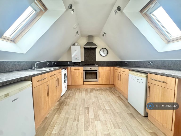 2 bedroom flat in Berrow Road, Burnham On Sea, TA8 (2 bed) (#2664242)