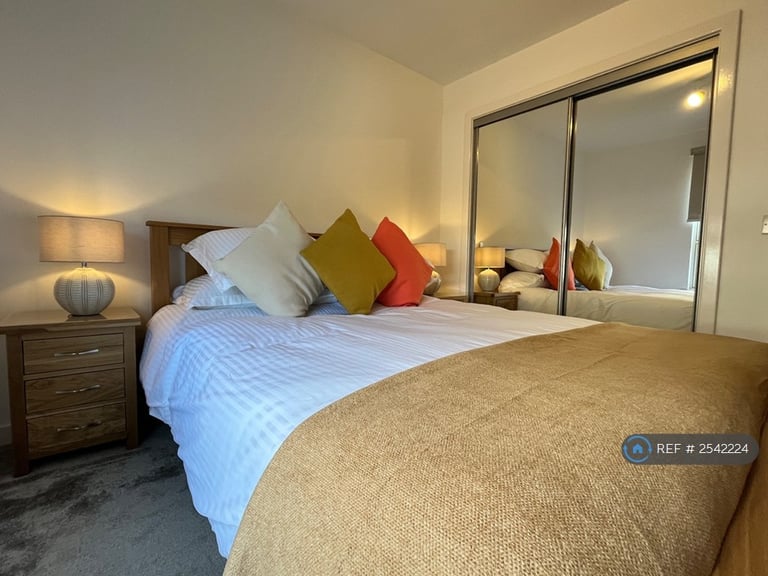 2 bedroom flat in Shrubhill Walk, Edinburgh, EH7 (2 bed) (#2542224)