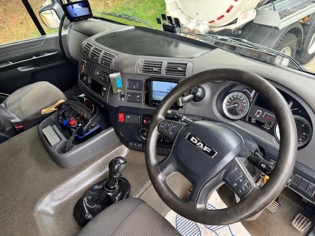 2016 DAF CF 410 E6 sleeper cab 8x2 cheese wedge beavertail Fassi F275 crane 