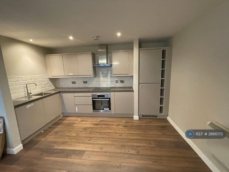 2 bedroom flat in Ordsall Lane, Salford, M5 (2 bed) (#2661073)