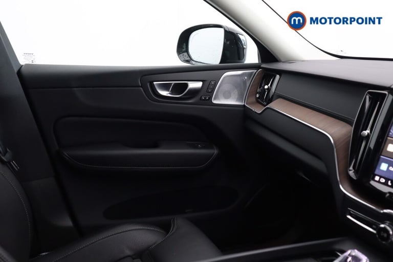 2023 Volvo XC60 2.0 B5P Ultimate Dark 5dr AWD Geartronic SUV Petrol Automatic