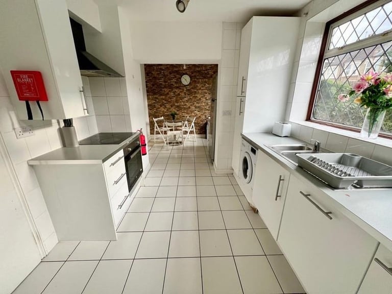 💫 Spacious Room Available | 1 Min to Island Gardens Station | E14 📍