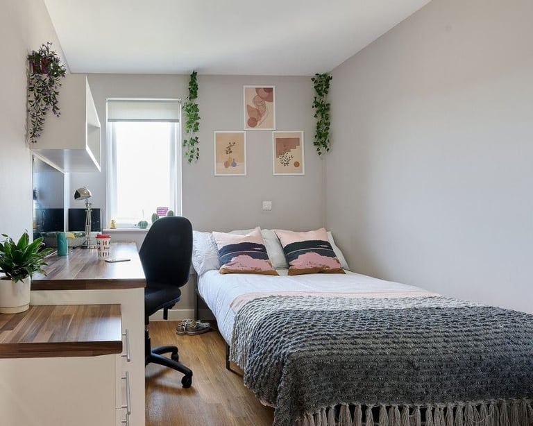 STUDENT ROOMS TO RENT IN OXFORD. ENSUITE WITH PRIVATE ROOM, WARDROBE