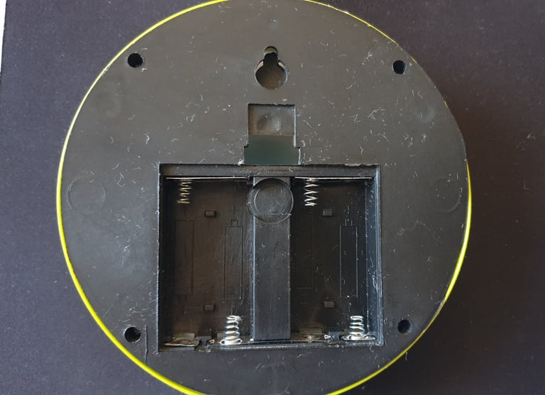 B & M 265454 RrTAIL LTD NIGHT WALL HANGING BATTERY LIGHT