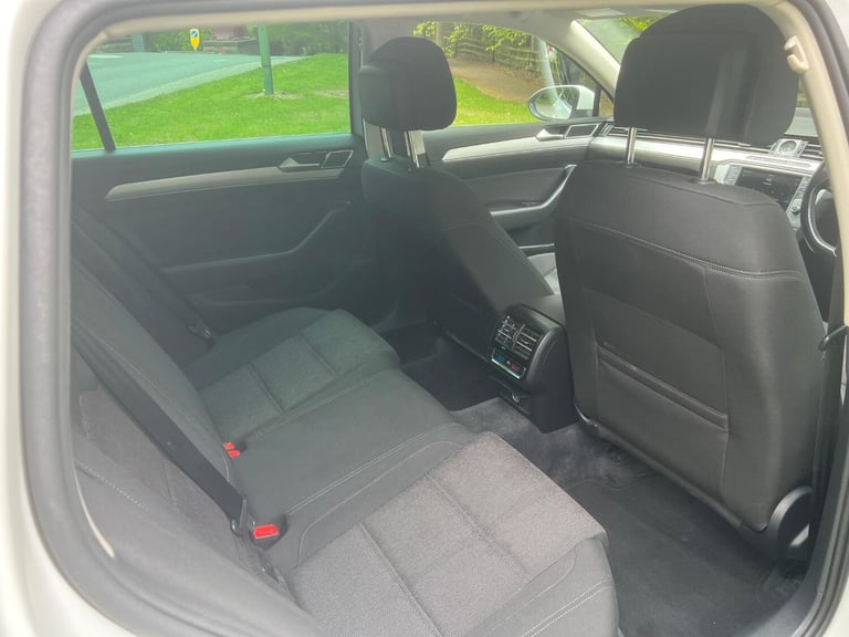 VOLKSWAGEN PASSAT 1.6 TDI BlueMotion Tech SE Business White Auto Diesel 2016