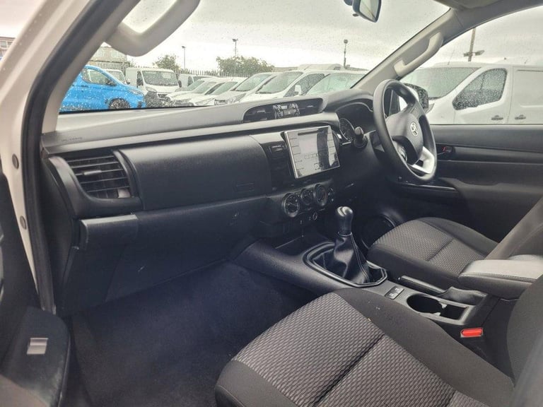 2019 ON 69 PLATE TOYOTA HILUX ACTIVE D-4D 4WD 2400CC DOUBLE CAB PICK UP ULEZ 