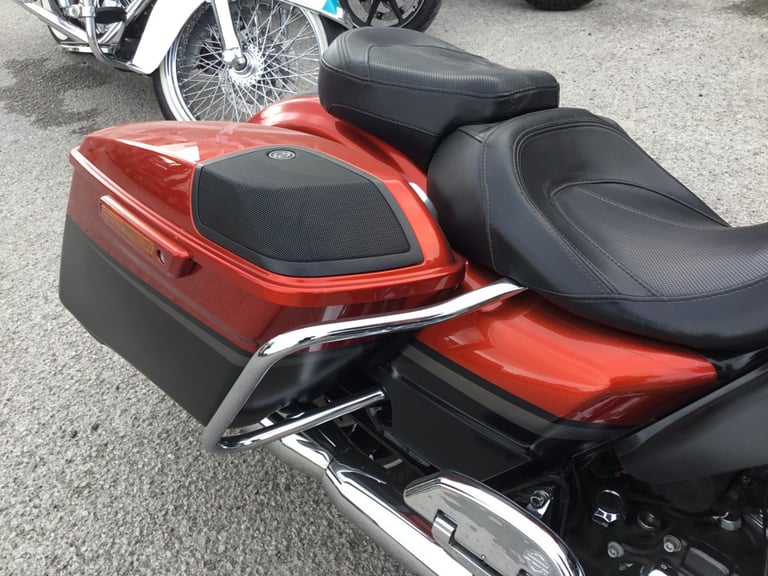 2018 Harley-Davidson CVO STREET GLIDE FLHXSE Two-Tone (15MY) Custom Cruiser PETROL Manual