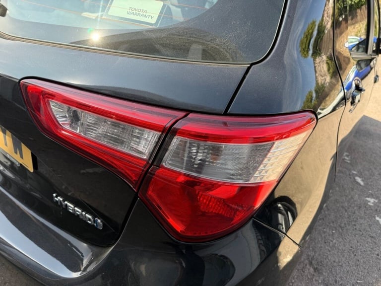 Toyota Yaris 1.5 Hybrid Icon Tech 5dr CVT -NAV - PARKING SENSORS - REAR CAMERA