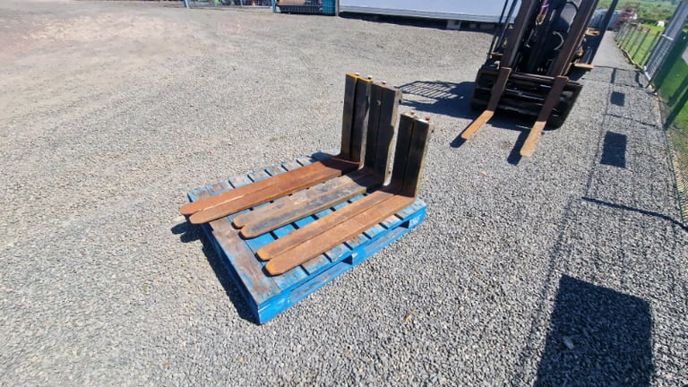 Selection of forklift pallet forks 16" & 20" tractor telehandler 