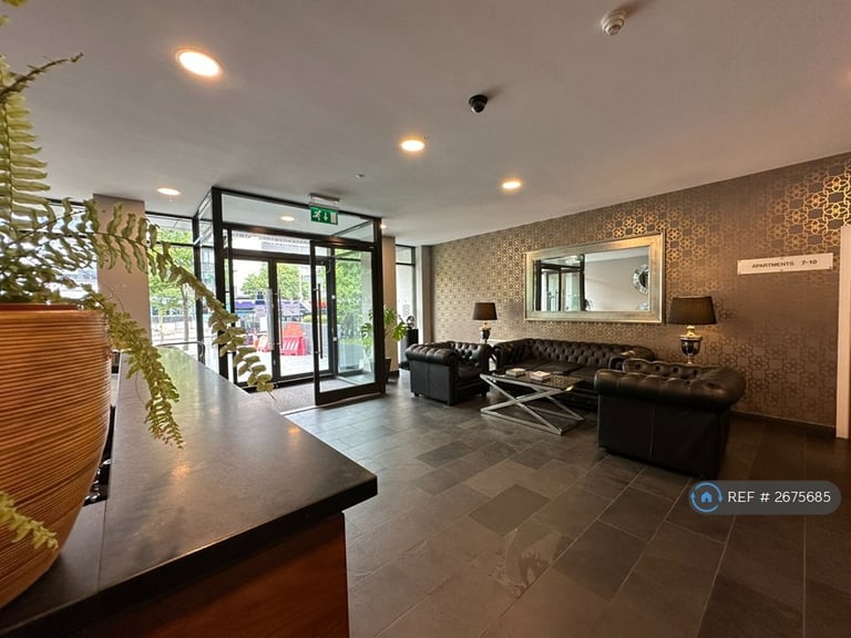 Studio flat in Admiral House, Cardiff, CF24 (#2675685)