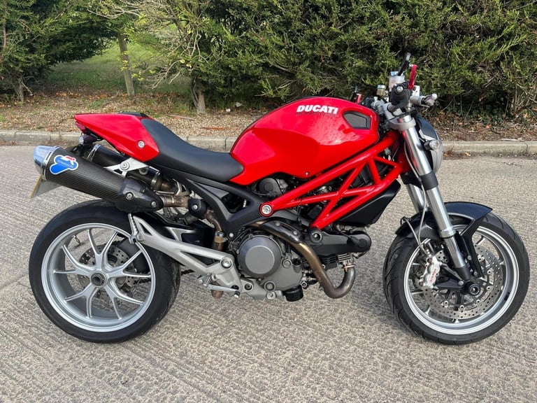 image for 2009 09 DUCATI MONSTER 1100 M1100 M 1100 RED NAKED ROADSTER NEW MOT HPI CLEAR
