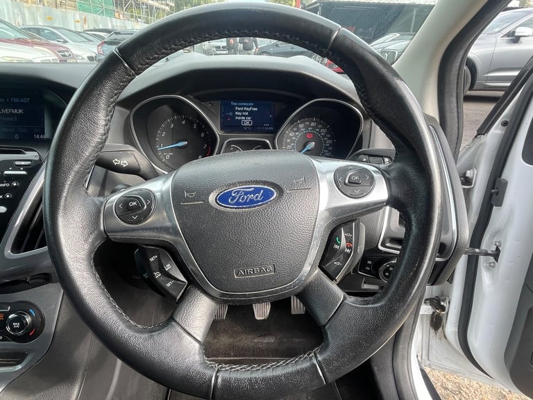 2011 Ford Focus 1.6 Titanium Euro 5 5dr HATCHBACK Petrol Manual