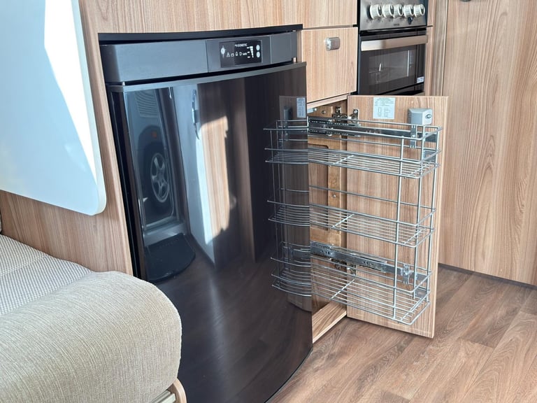 2018 Swift Freestyle EB, 4 berth with rear island bed, centre washroom, 