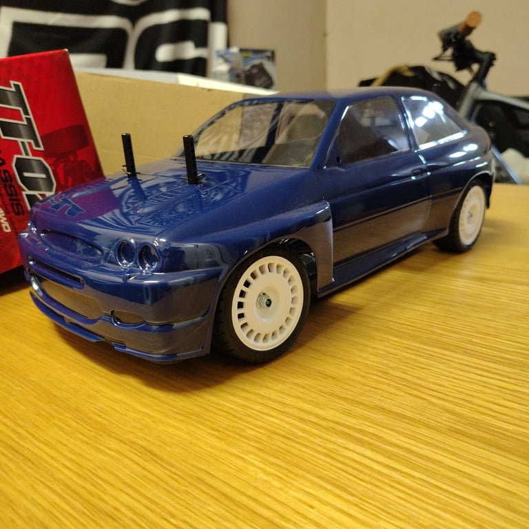 PROFESSIONALLY BUILT NEW TAMIYA FORD ESCORT RC CAR
