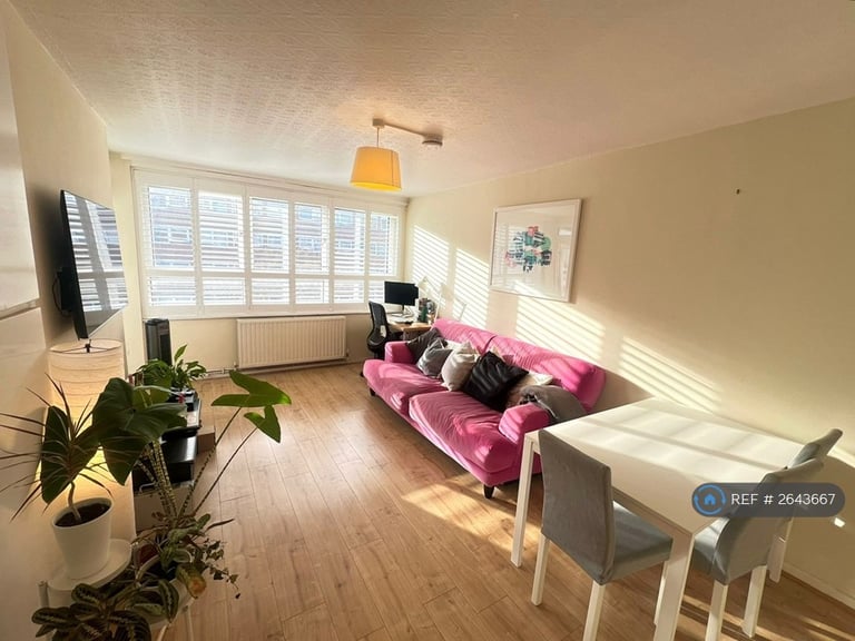 3 bedroom flat in Guthrie Court, London, SE1 (3 bed) (#2643667)