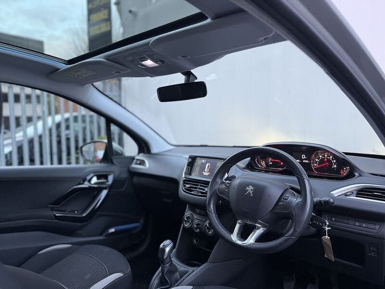 2015 Peugeot 208 1.2 VTi Style 3dr HATCHBACK PETROL Manual