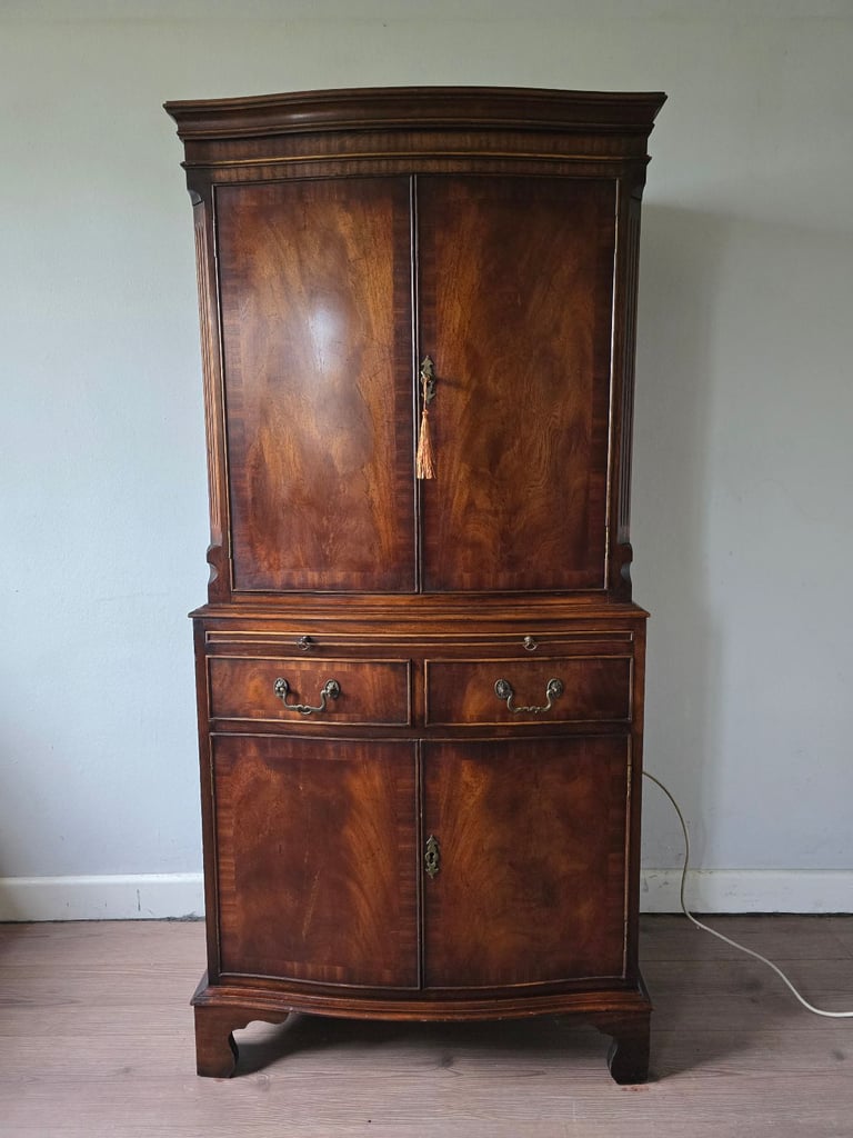 image for VINTAGE Burr Walnut Purpose Built Cocktail Drinks Cabinet -Possible Local Delivery