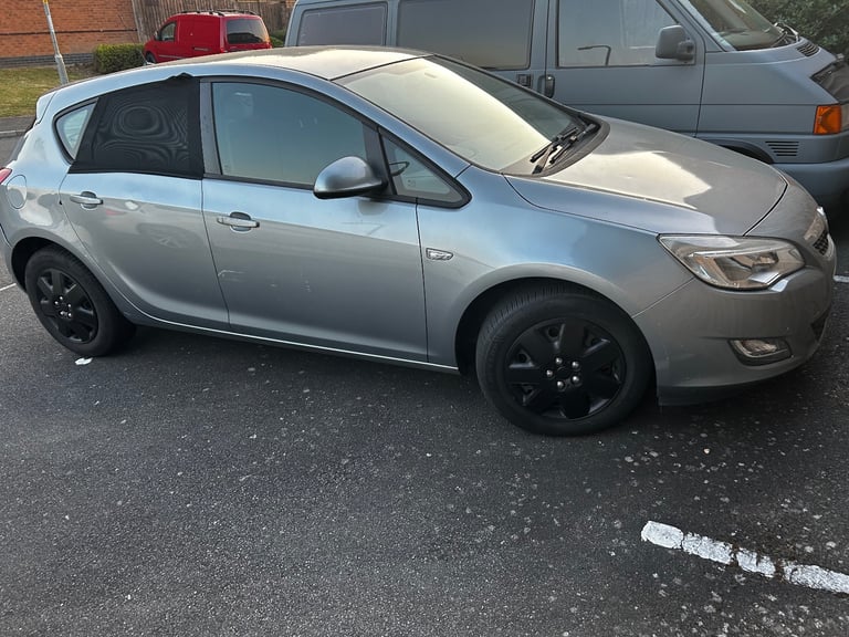 BREAKING FOR PARTS 1.7 cdti Vauxhall Astra 