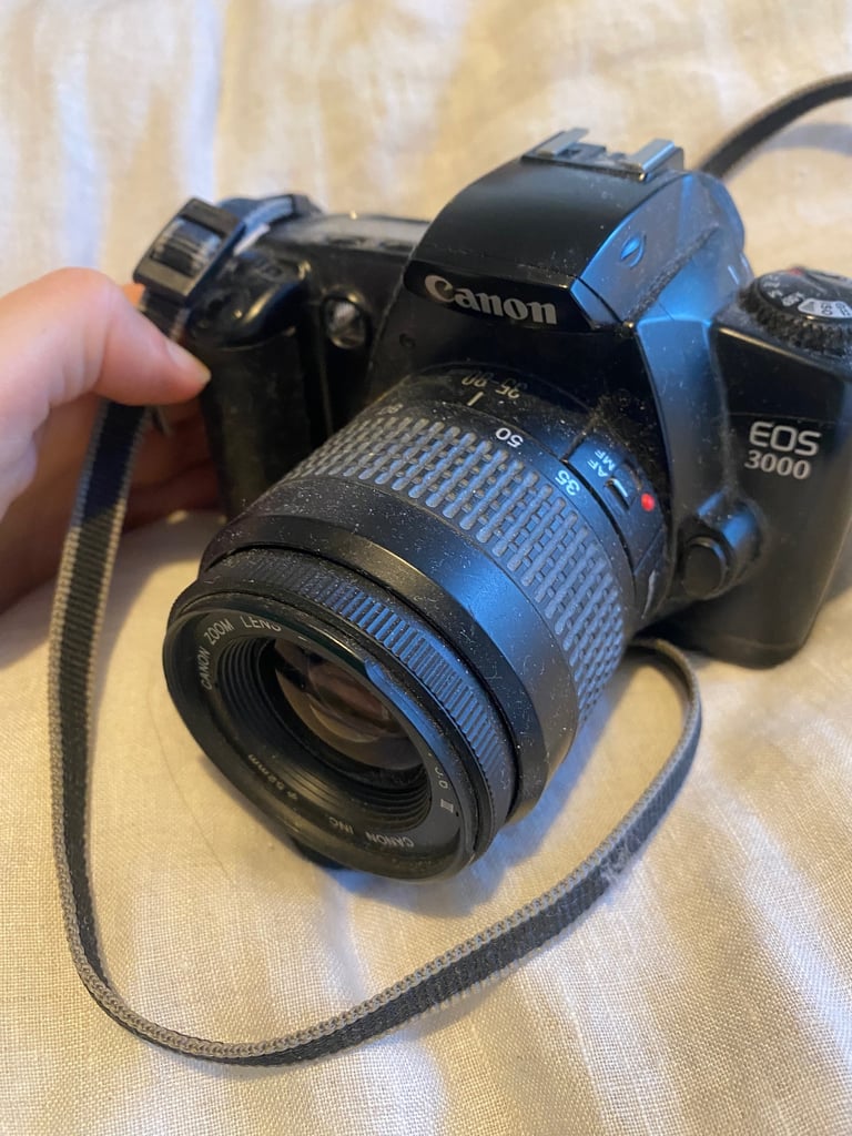 image for Free canon EOS 3000 for parts 