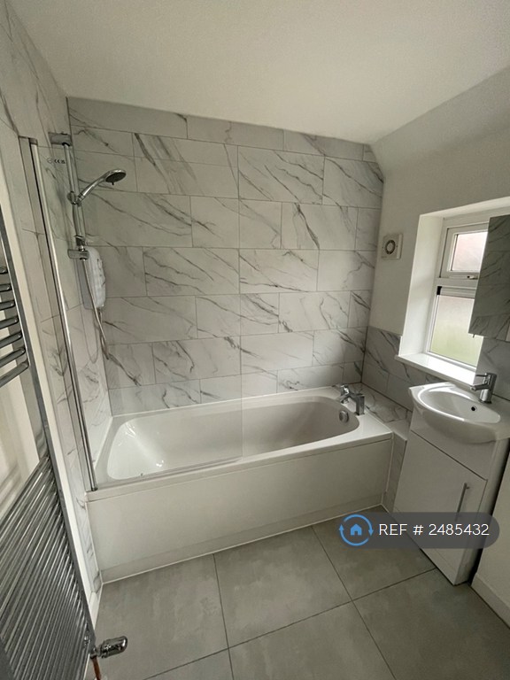 3 bedroom house in Neath Road, Walsall, WS3 (3 bed) (#2485432)