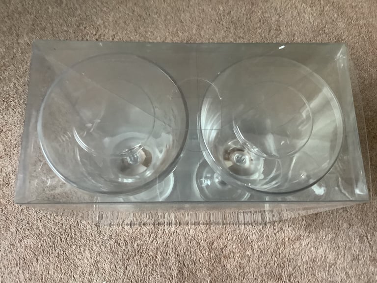 New Boxed Wine Glasses with Leaf Design