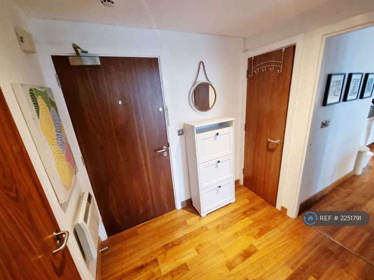 2 bedroom flat in The St. George Building, Leeds, LS1 (2 bed) (#2251791)