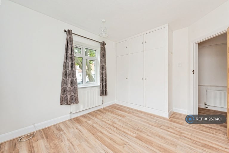 2 bedroom flat in Amyand Park Road, Twickenham, TW1 (2 bed) (#2671401)