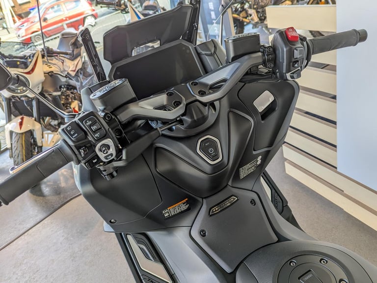 NEW '25 Yamaha TMAX Tech MAX. Ceramic Grey. £14,400 On The Road (No Added Fees)