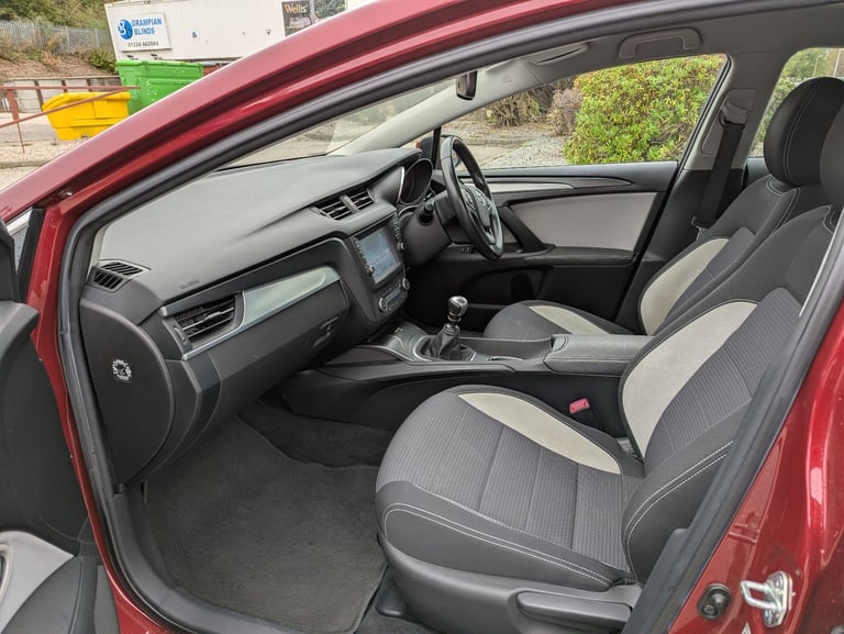 2017 Toyota Avensis 1.6 D-4D Business Edition Saloon