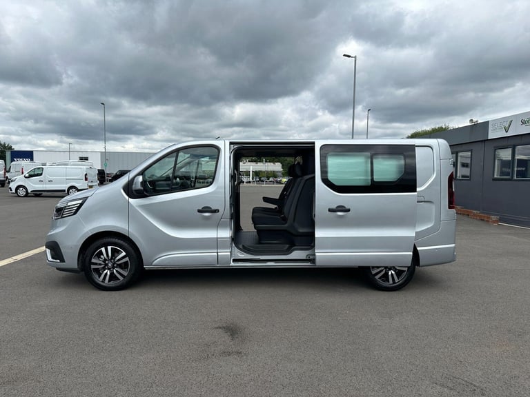 2024 Renault Trafic 2.0 dCi Blue 30 Extra Sport Crew Van EDC LWB Euro 6 (s/s) 6dr WINDOW VAN Dies...