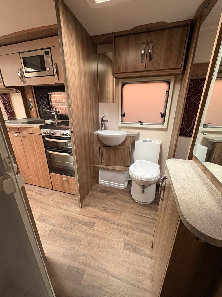 Swift Challenger 850 X L-Shaped Lounge, Recent Service, Motor Mover and Cycle Carrier